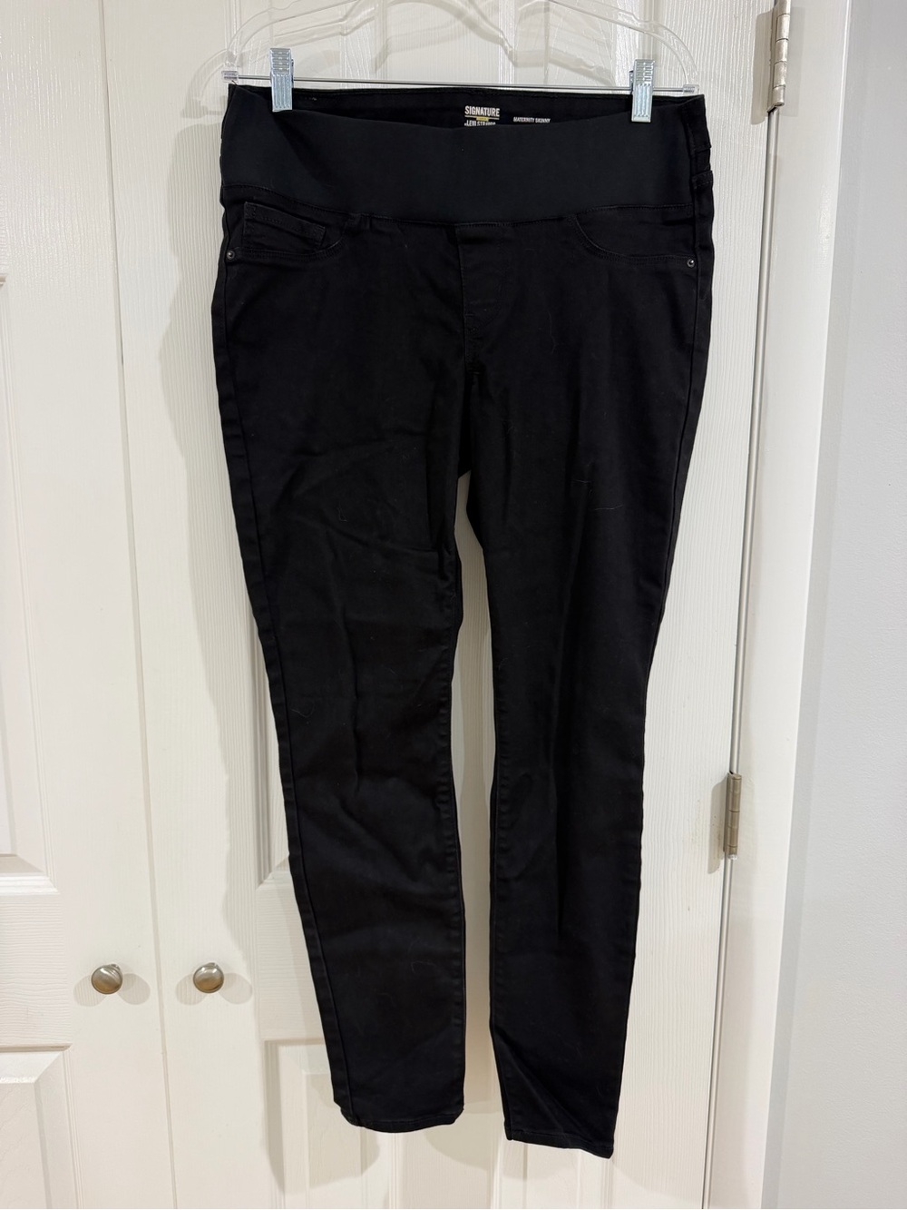 NEW WITHOUT TAGS Maternity jeans